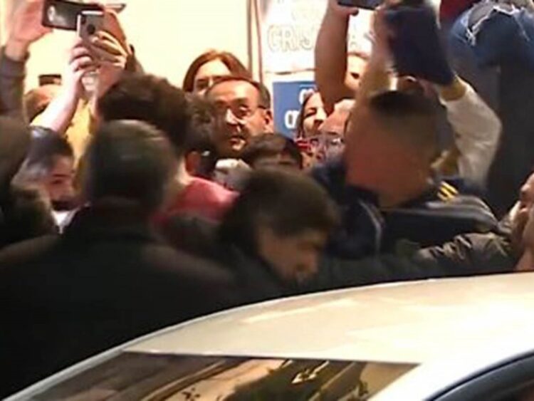 Detienen a hombre que intentó disparar contra Cristina Fernández