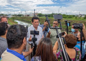 Supervisa Alcalde Mario López desazolve de drenes en Matamoros
