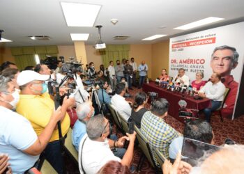 Denuncia Américo Villarreal embestida judicial de Cabeza de Vaca; quiere encarcelarle con 7 más para tumbar elección