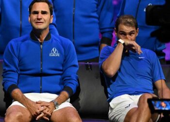 Federer rompe en llanto tras su partido de despedida como profesional