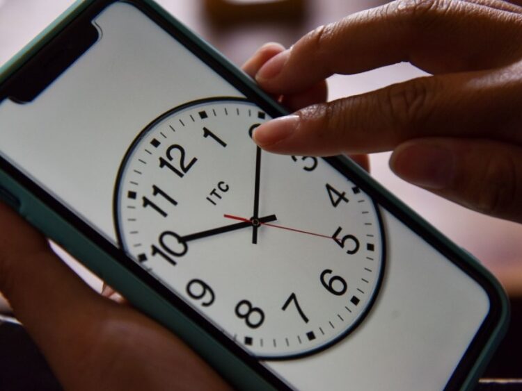 Diputados aprueban en comisiones eliminar el horario de verano; pasa al pleno