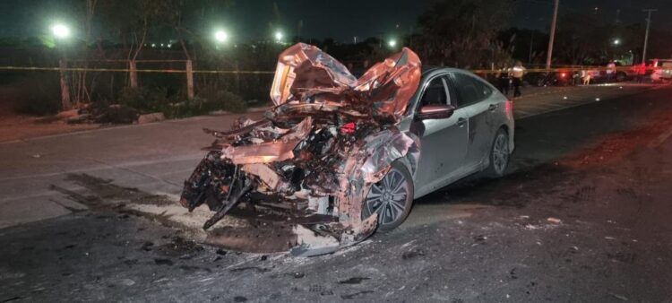 Muere chofer de camioneta en choque por alcance en Victoria