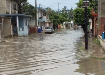 Comapa y Madero se coordinan para desfogar agua negras de colonia Hipódromo.