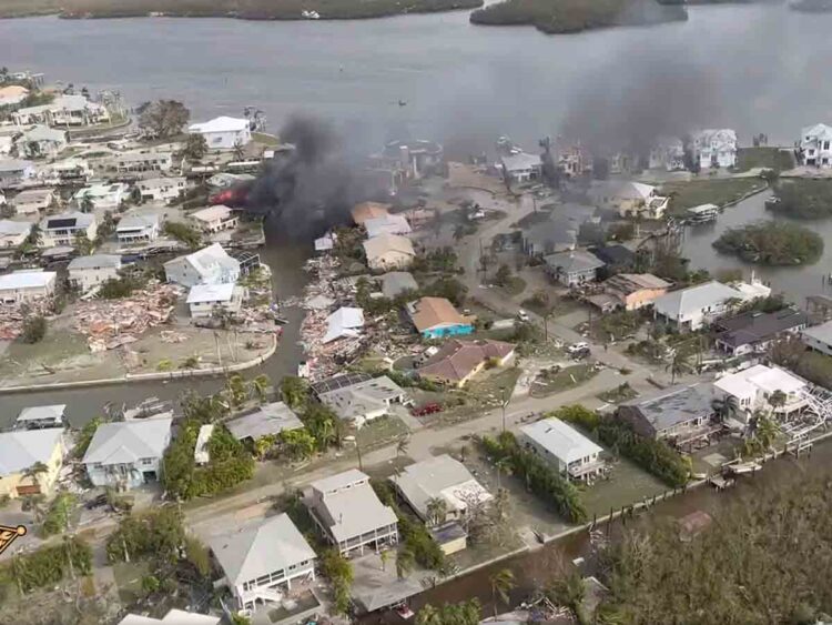 Suman 15 muertos tras paso del huracán Ian por Florida