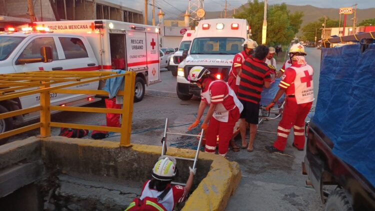 Ciclista cae a dren pluvial y se lesiona