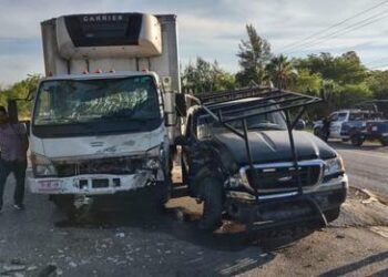 Dos heridos durante choque en crucero Bulevar Portes Gil y Berriozábal