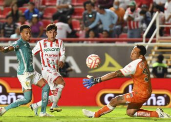 Necaxa se impone 3-2 en casa ante esmeraldas de León