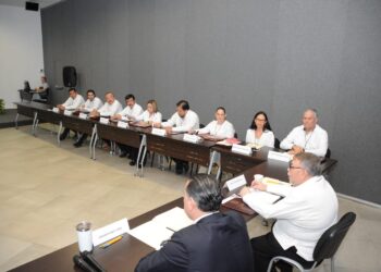 Presentan equipos de transición para relevo gubernamental en Tamaulipas