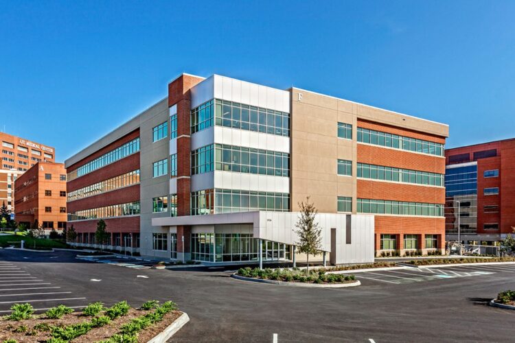 Aprueba UTRGV construcción de Centro para tratamiento y cirugía de cáncer  en McAllen