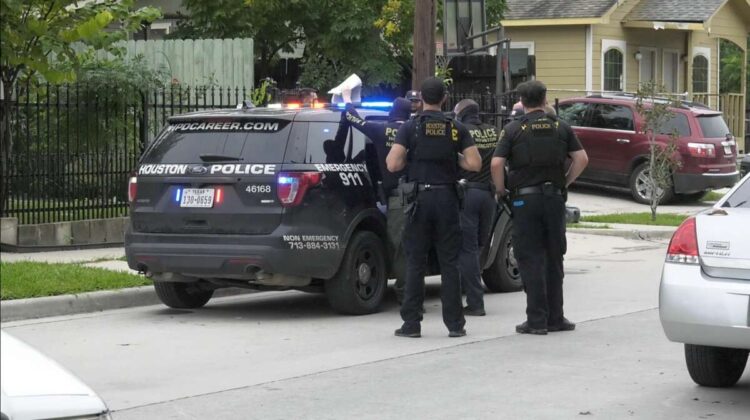Arrestan a jefe policiaco durante redada contra prostitución en Texas.