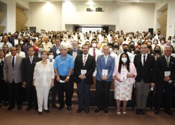 Presenta UAT libro Historias de vida durante la pandemia de Covid-19