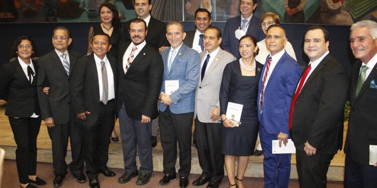 Presenta UAT libro Historias de vida durante la pandemia de Covid-19