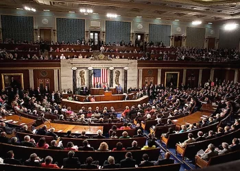 Encuesta: Se reduce ventaja republicana en congreso para elecciones del 8 noviembre