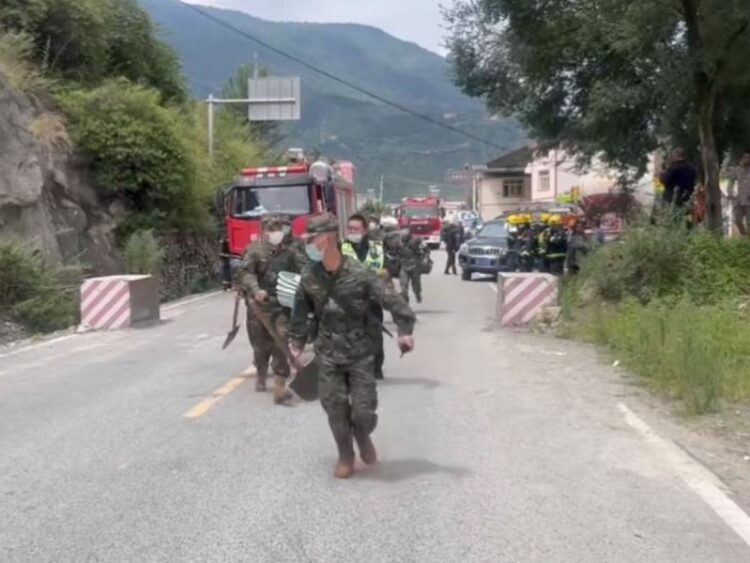 Sismo de magnitud 6.8 azota China; hay al menos 21 muertos y daños