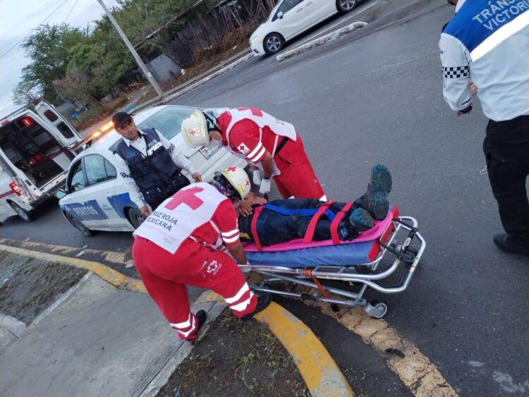Camioneta embiste a ciclista y se da a la fuga