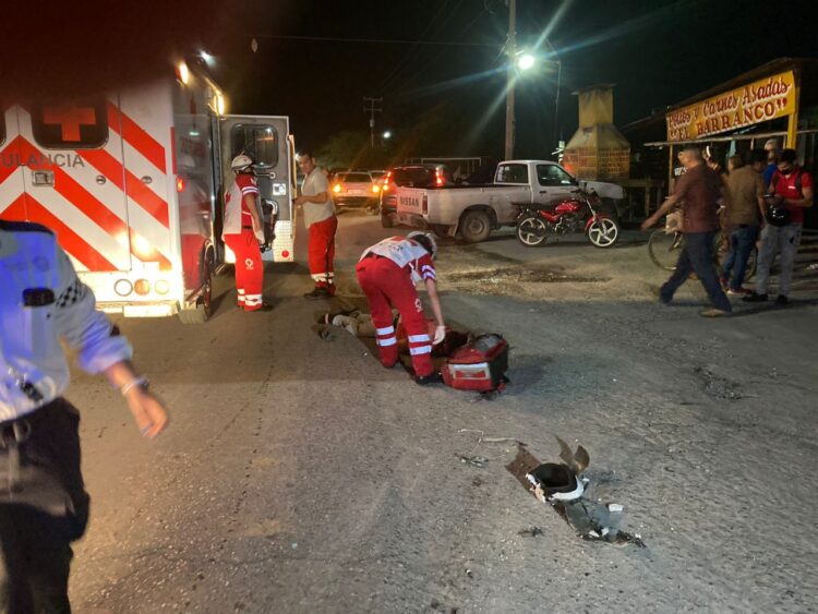 Chofer de microbús mata a motociclista y huye en Victoria
