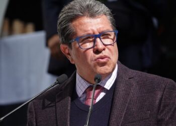 Sigo siendo un opositor y no me doblego: Monreal ante críticas