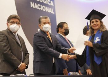 Reconoce Rigoberto Guevara esfuerzo y voluntad de alumnos y familia de egresados de la UPN