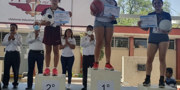 Toma parte Ayuntamiento en 94 Aniversario de Secundaria Técnica 1 “Alvaro Obregón”