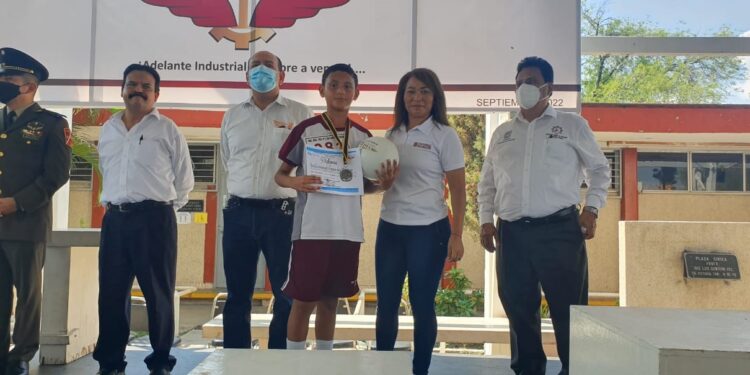 Toma parte Ayuntamiento en 94 Aniversario de Secundaria Técnica 1 “Alvaro Obregón”