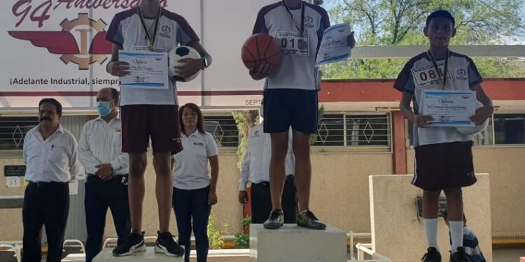 Toma parte Ayuntamiento en 94 Aniversario de Secundaria Técnica 1 “Alvaro Obregón”