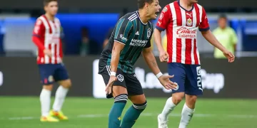 Le piden a Chicharito ‘que no deje morir a México’