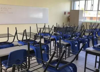 Suspenden clases Colima y Michoacán tras réplica