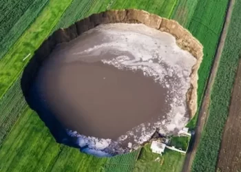 Socavón de Puebla aumenta de tamaño; registra desprendimiento de tierra