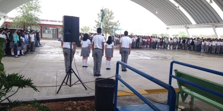 Alienta Gobierno de Lalo Gattás deporte estudiantil