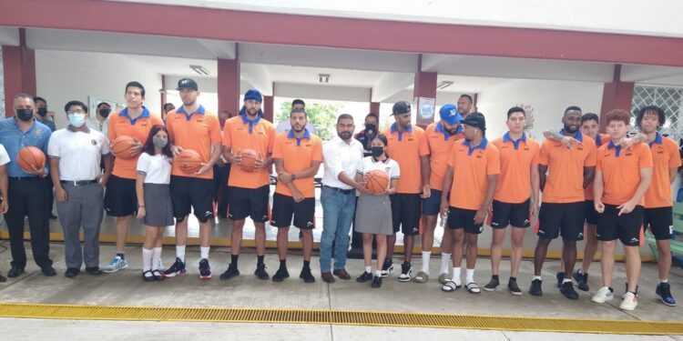 Alienta Gobierno de Lalo Gattás deporte estudiantil