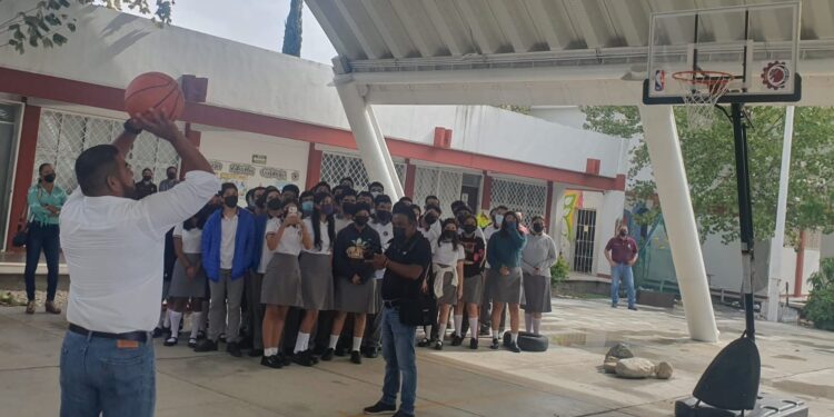 Alienta Gobierno de Lalo Gattás deporte estudiantil