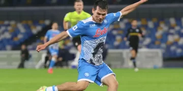 Chucky Lozano, disponible para el debut del Napoli en la Champions League