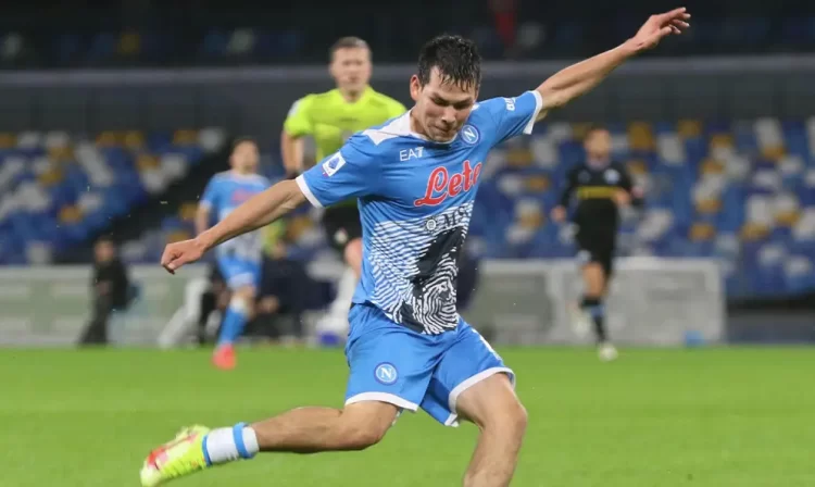 Chucky Lozano, disponible para el debut del Napoli en la Champions League