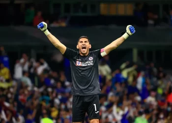 Corona feliz por la salida de Ordiales del Azul