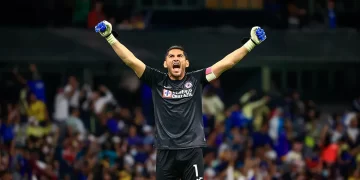 Corona feliz por la salida de Ordiales del Azul