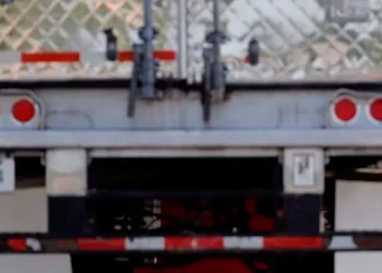 Rescatan a 13 migrantes de congelador