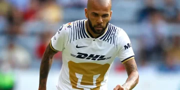 Dani Alves manda mensaje a afición puma