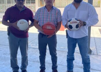 Otorga Gobierno de Lalo Gattás material deportivo a Primaria “Héroe de Nacozari”
