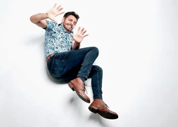 Eugenio Derbez ‘se burla’ de su accidente y muestra cómo sucedió
