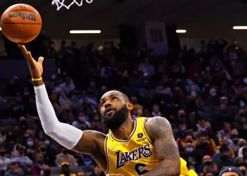 La decisión de la NBA que haría posible ver a LeBron jugar con su hijo Bronny