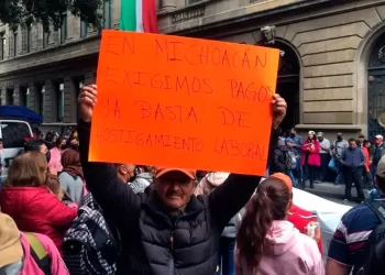 Protestan maestros de Michoacán; exigen mil 200 mdp