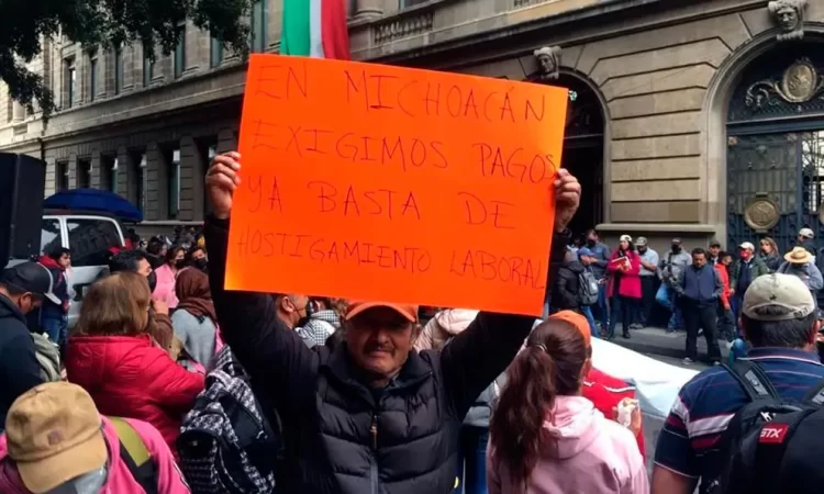 Protestan maestros de Michoacán; exigen mil 200 mdp