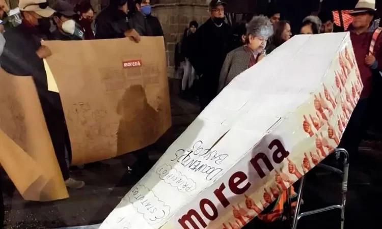 Llevan acusación de fraude en Morena ante AMLO