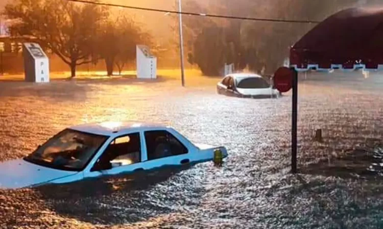 Tras meses sin agua, lluvias desbordan ríos, calles y avenidas en Nuevo León