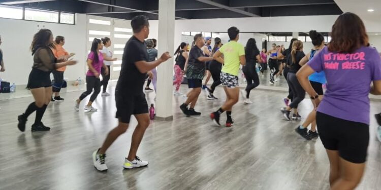 Relevante capacitación de activadores físicos de Deportes Victoria