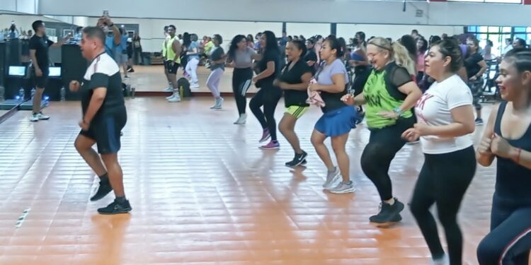 Relevante capacitación de activadores físicos de Deportes Victoria