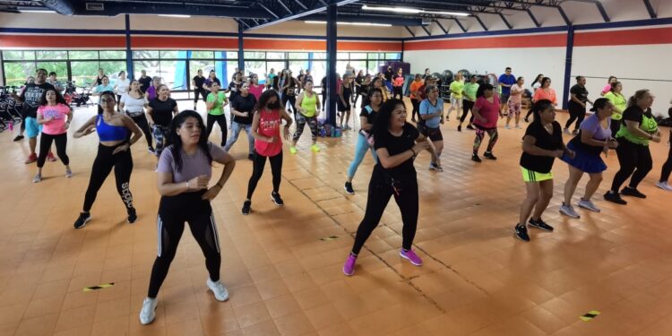 Relevante capacitación de activadores físicos de Deportes Victoria