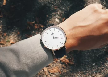 ¿Cuándo inicia el horario de invierno? Ve si se atrasa o adelanta el reloj