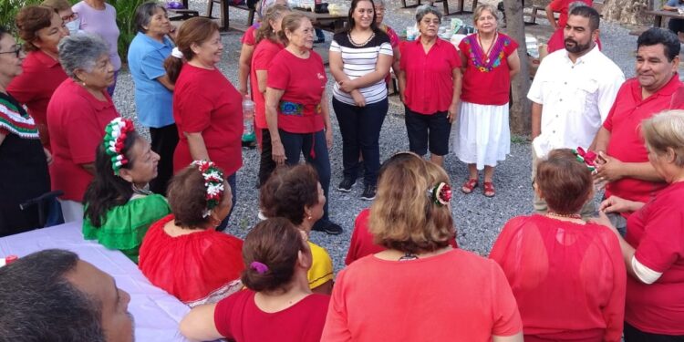 Celebran adultos mayores con activación física