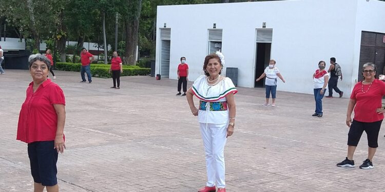 Celebran adultos mayores con activación física